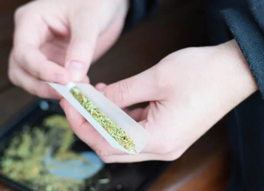 How to Roll a Joint or Blunt