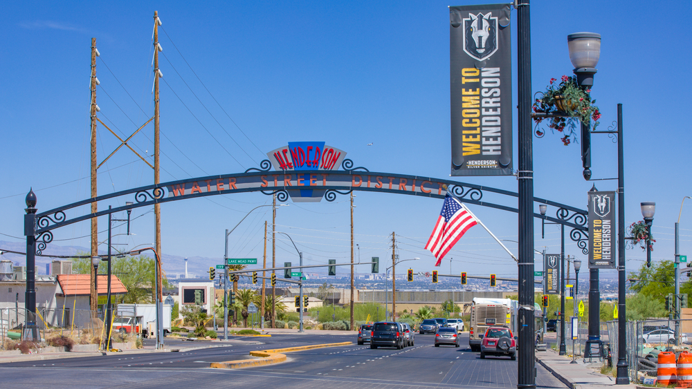 Picture-of-downtown-henderson-Nevada-water-street-district
